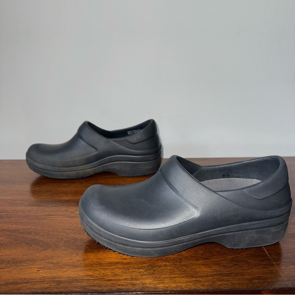 Crocs Women’s Neria Pro II Work Clog Black Size 6 - Picture 3 of 9